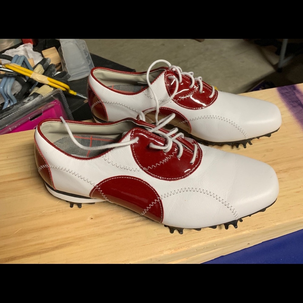Woman golf shoes